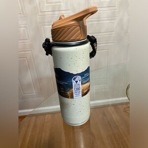 - Brand New Hydragear Zenith Steinless Steel Bottle With Leak-Proof